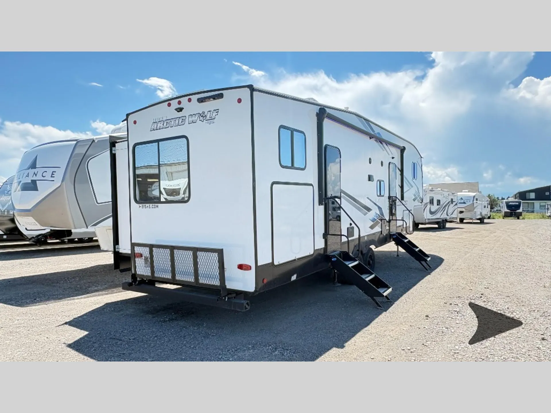 2024 Forest River Cherokee Arctic Wolf 321BH — Photo 6