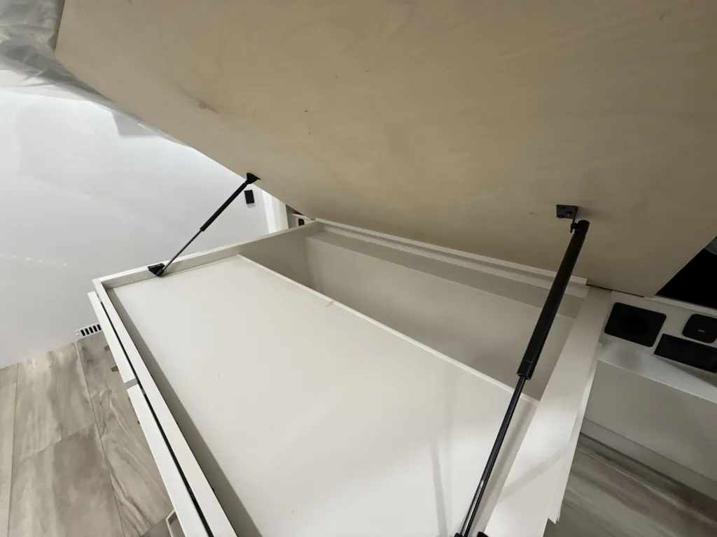 2027 Brinkley Model G 3970, Photos photo 23