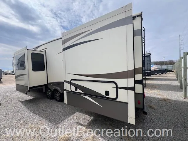 2018 Keystone Montana 3820FK - Photo 4