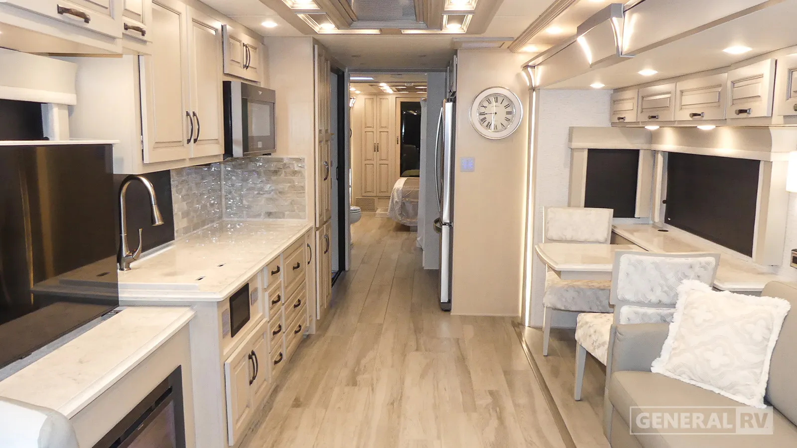 2024 Newmar Dutch Star 4311 - Photo 3
