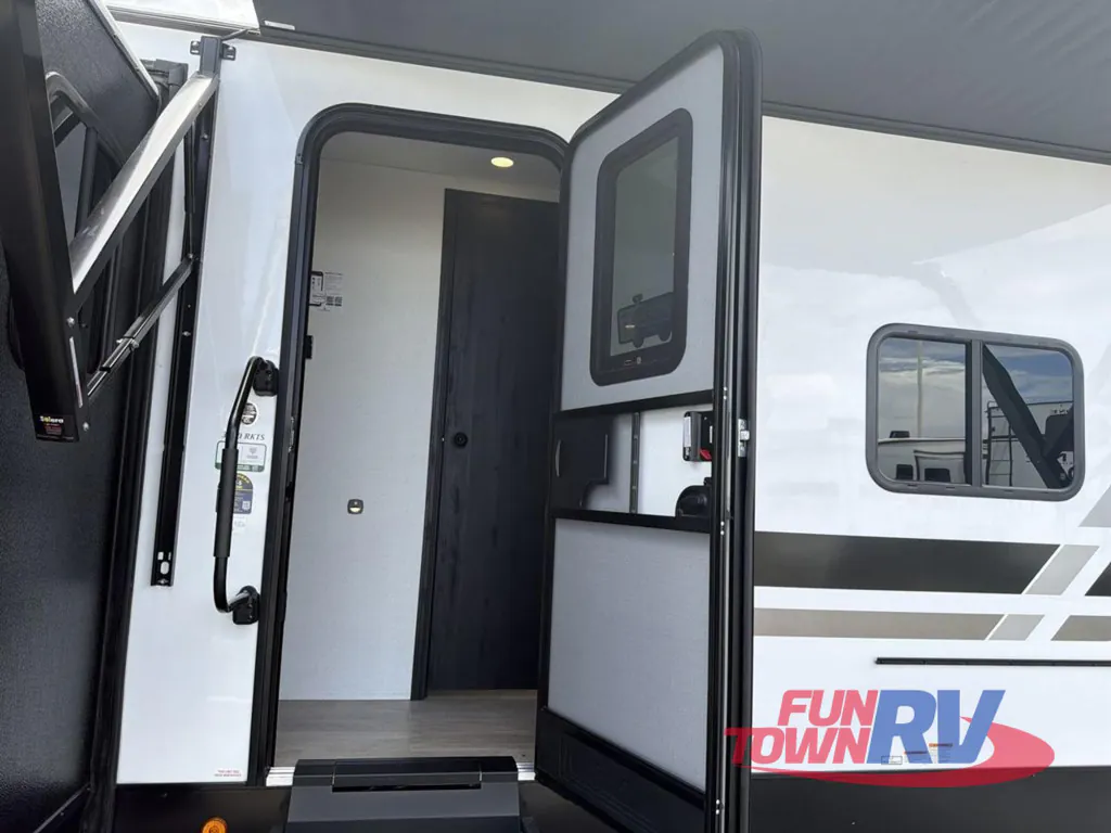 2027 Forest River Solaire 3060RKTS, Photos photo 10