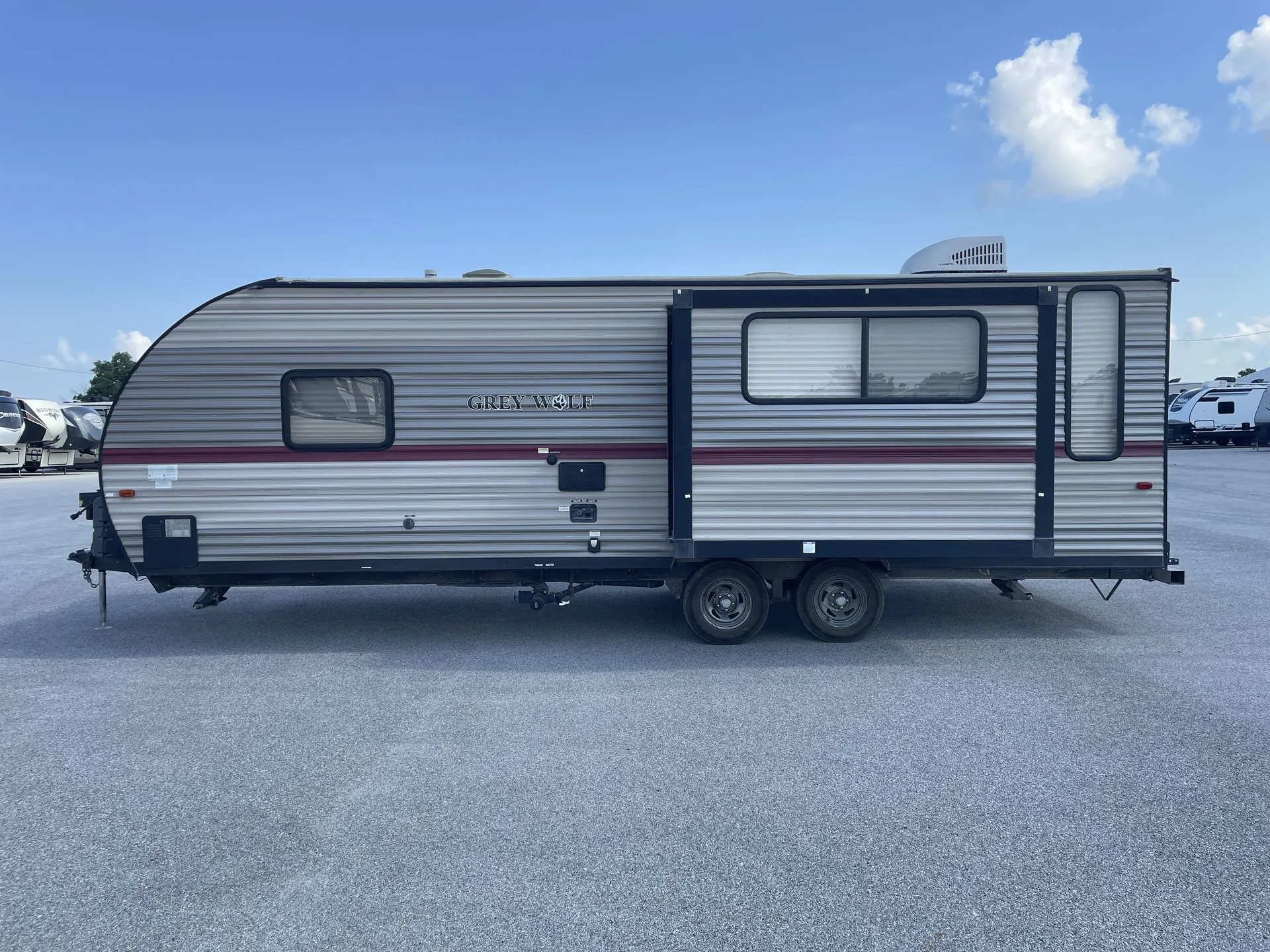 2018 Forest River Cherokee Grey Wolf 23MK — off campside