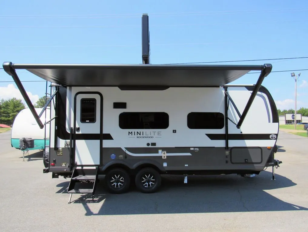 2027 Forest River Rockwood Mini Lite 2109S - Photo 4