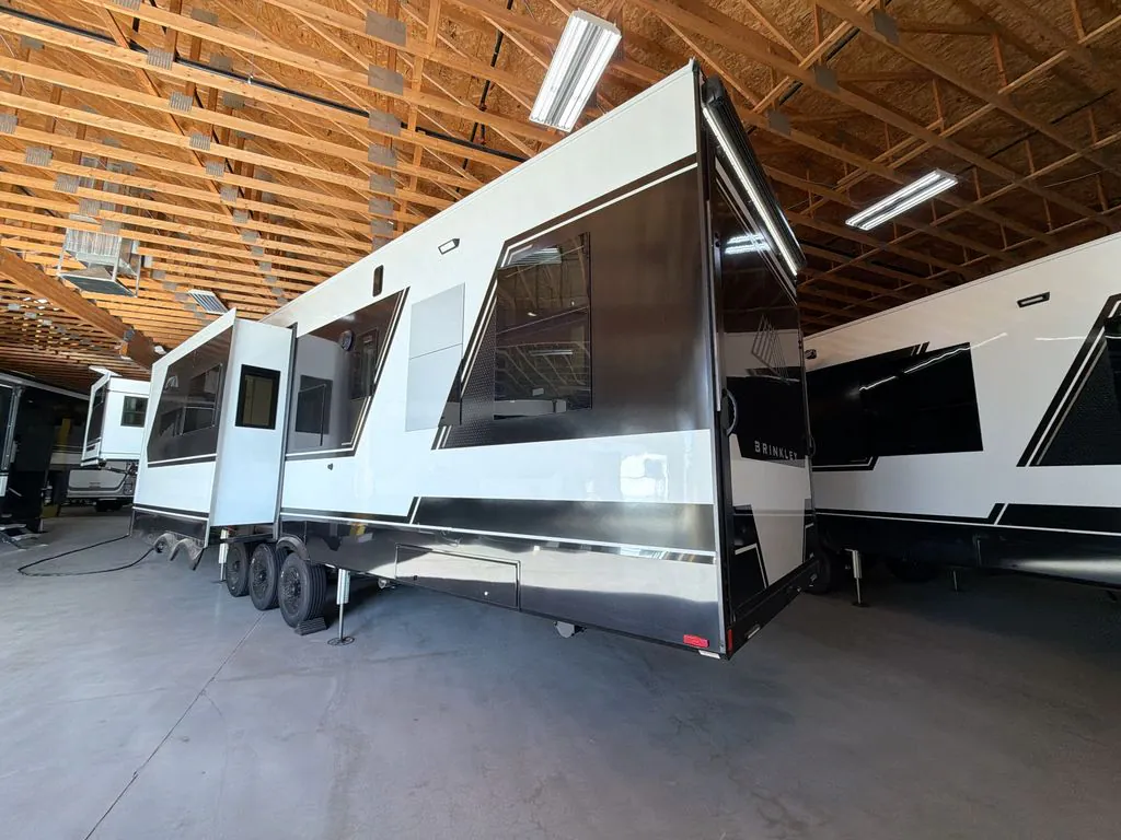 2026 Brinkley Model G 4100, Photos photo 3