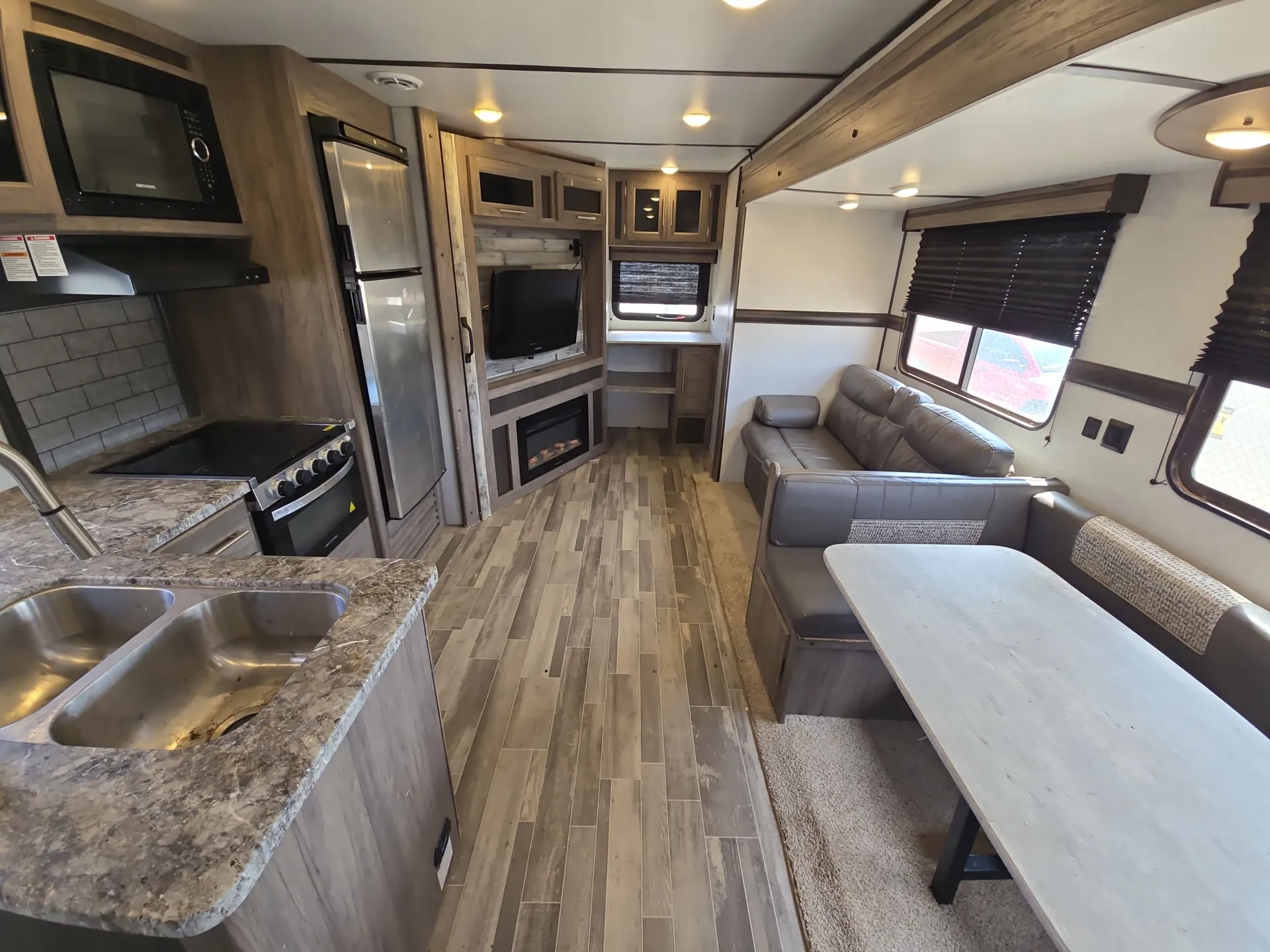 2021 CrossRoads Zinger 299RE — living area main