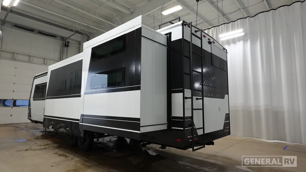 2027 Brinkley Model Z AIR 315, Photos photo 3