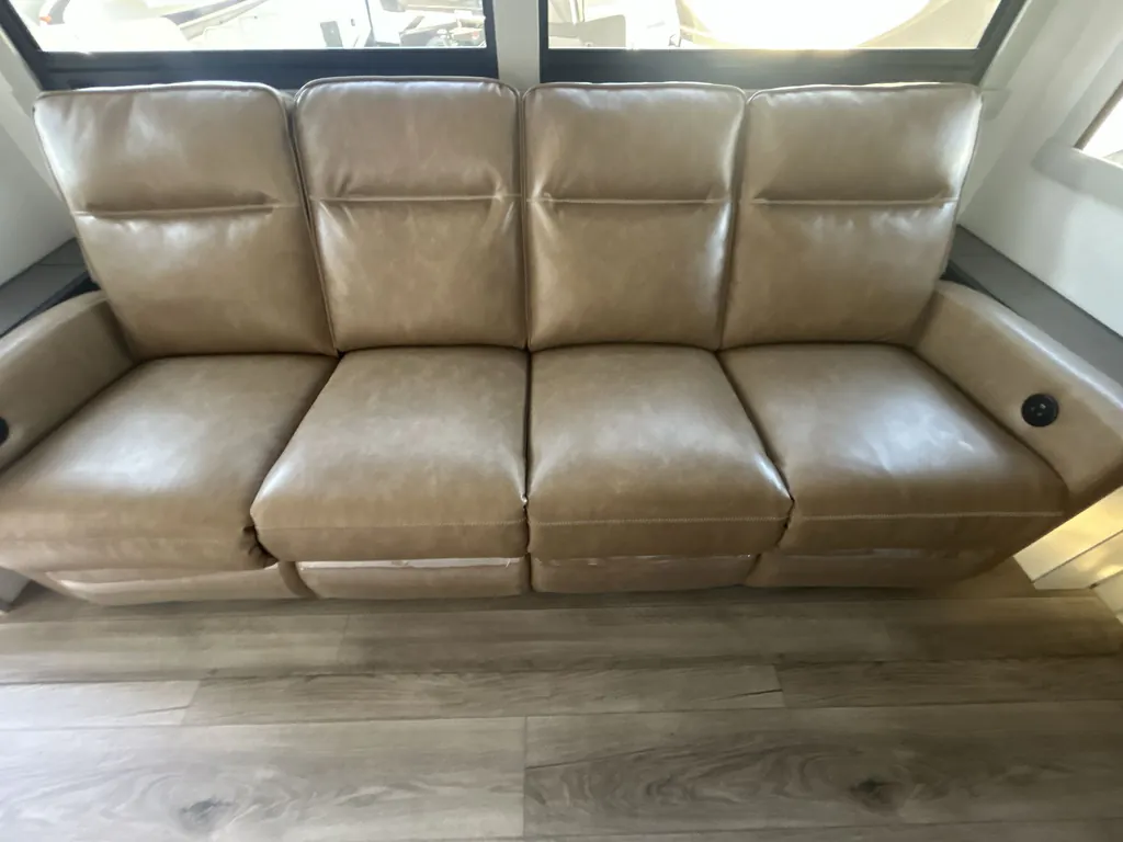 2025 Brinkley Model G 4000, Photos photo 11