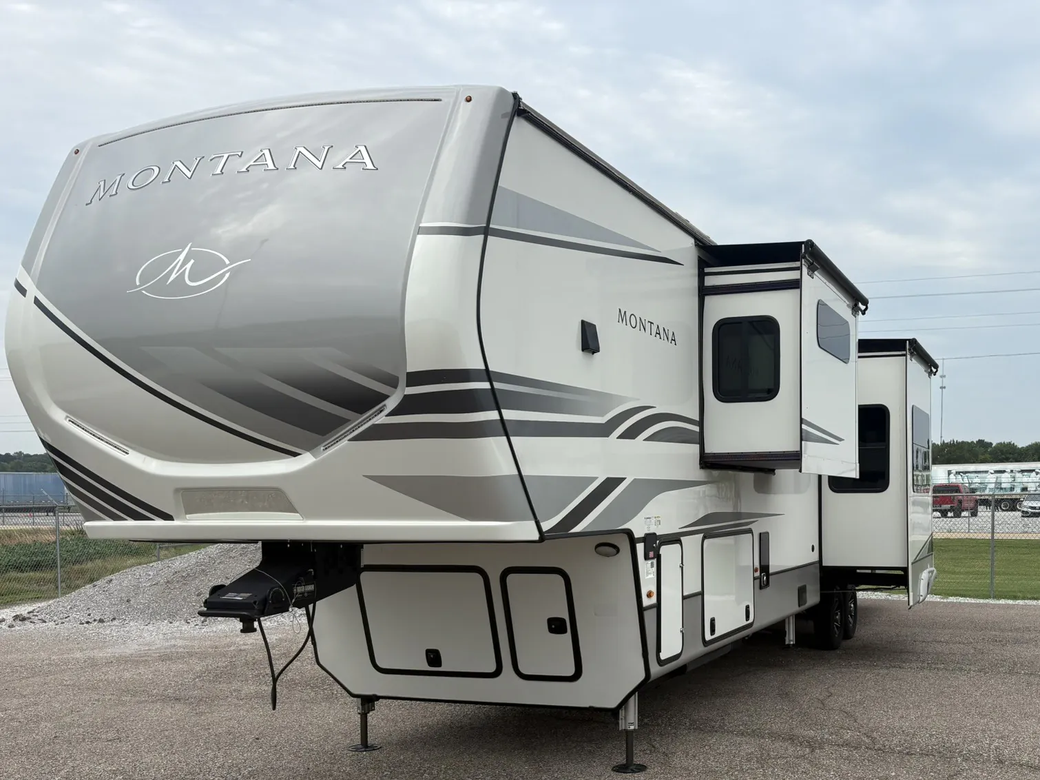 2023 Keystone Montana 3901RK - Photo 4