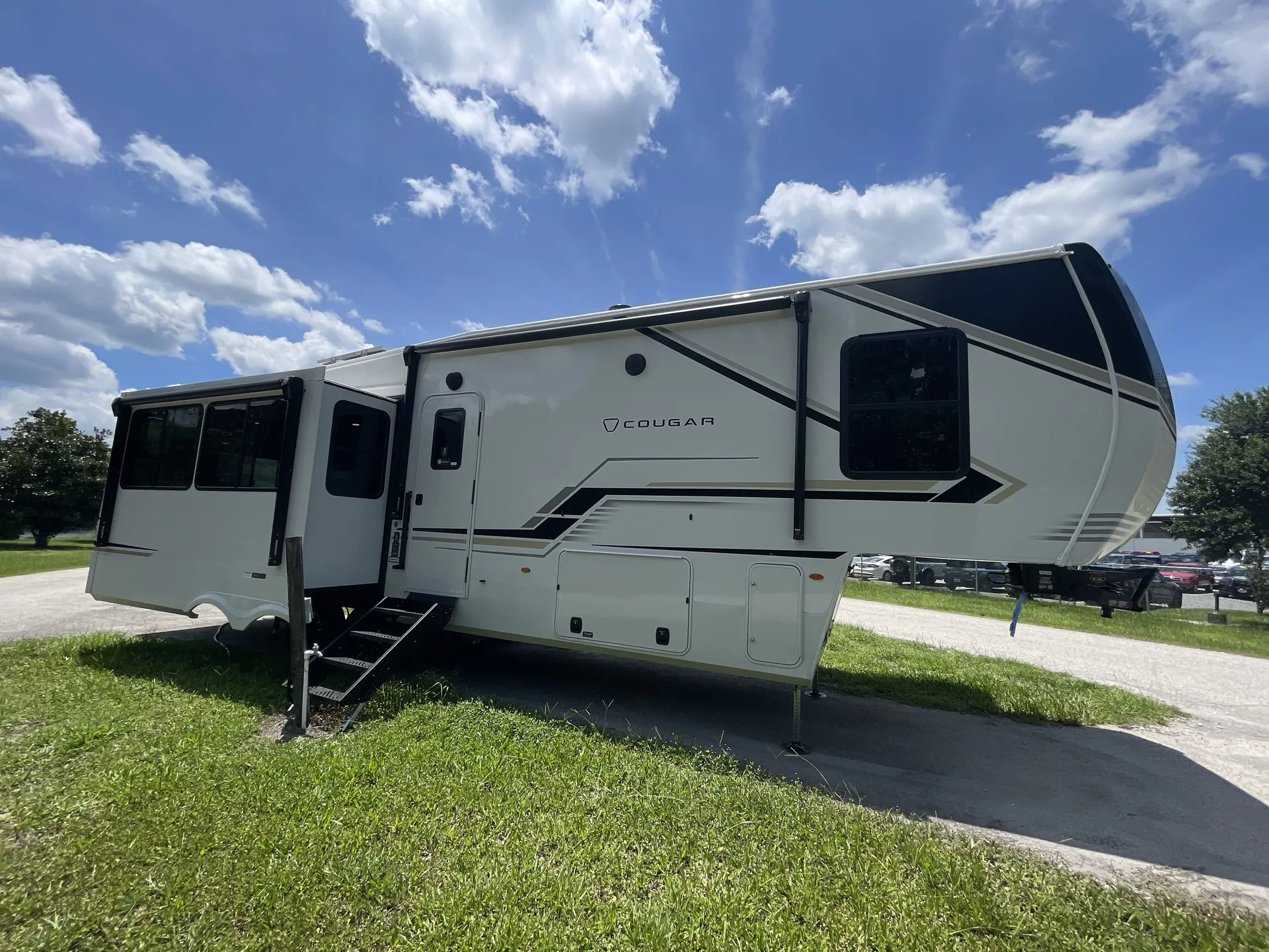 2027 Keystone Cougar 316RLS - Photo 2