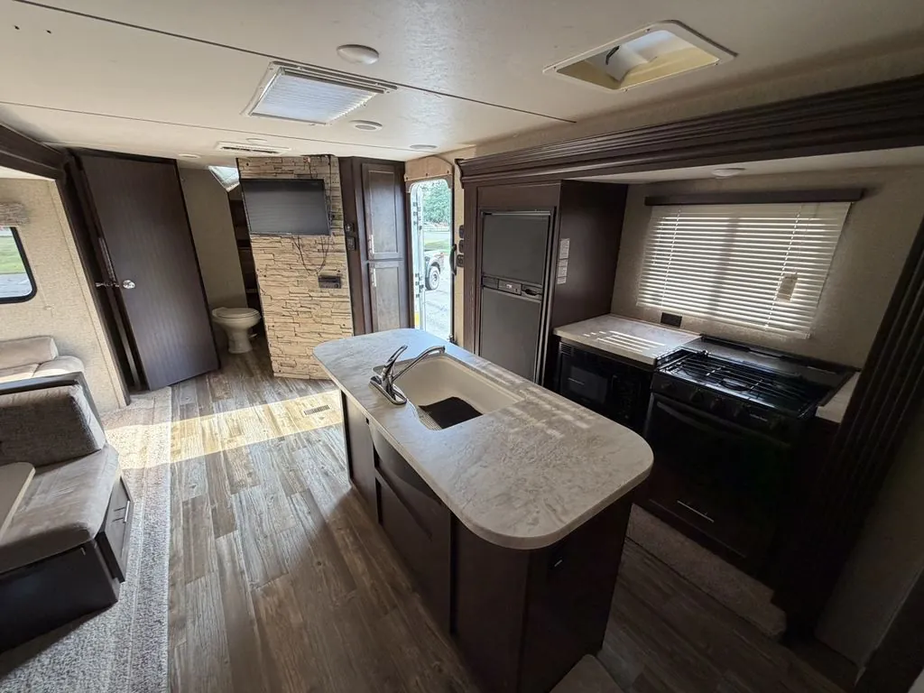 2016 Forest River Cherokee 304BH, Photos photo 23