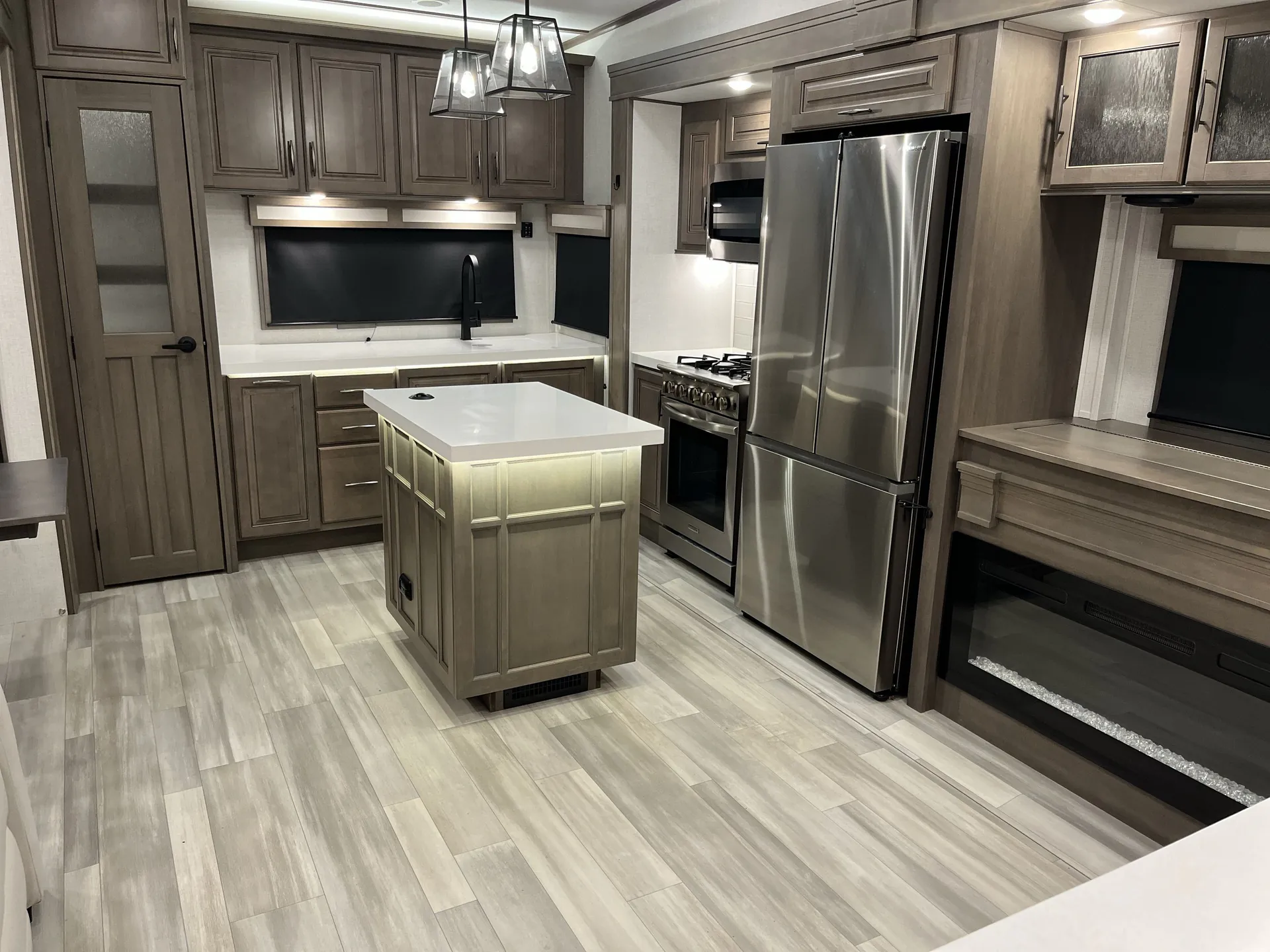 2023 Grand Design Solitude 280RK — living area main