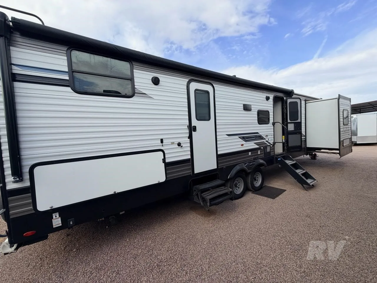 2023 Palomino Puma 32BHQS - Photo 4