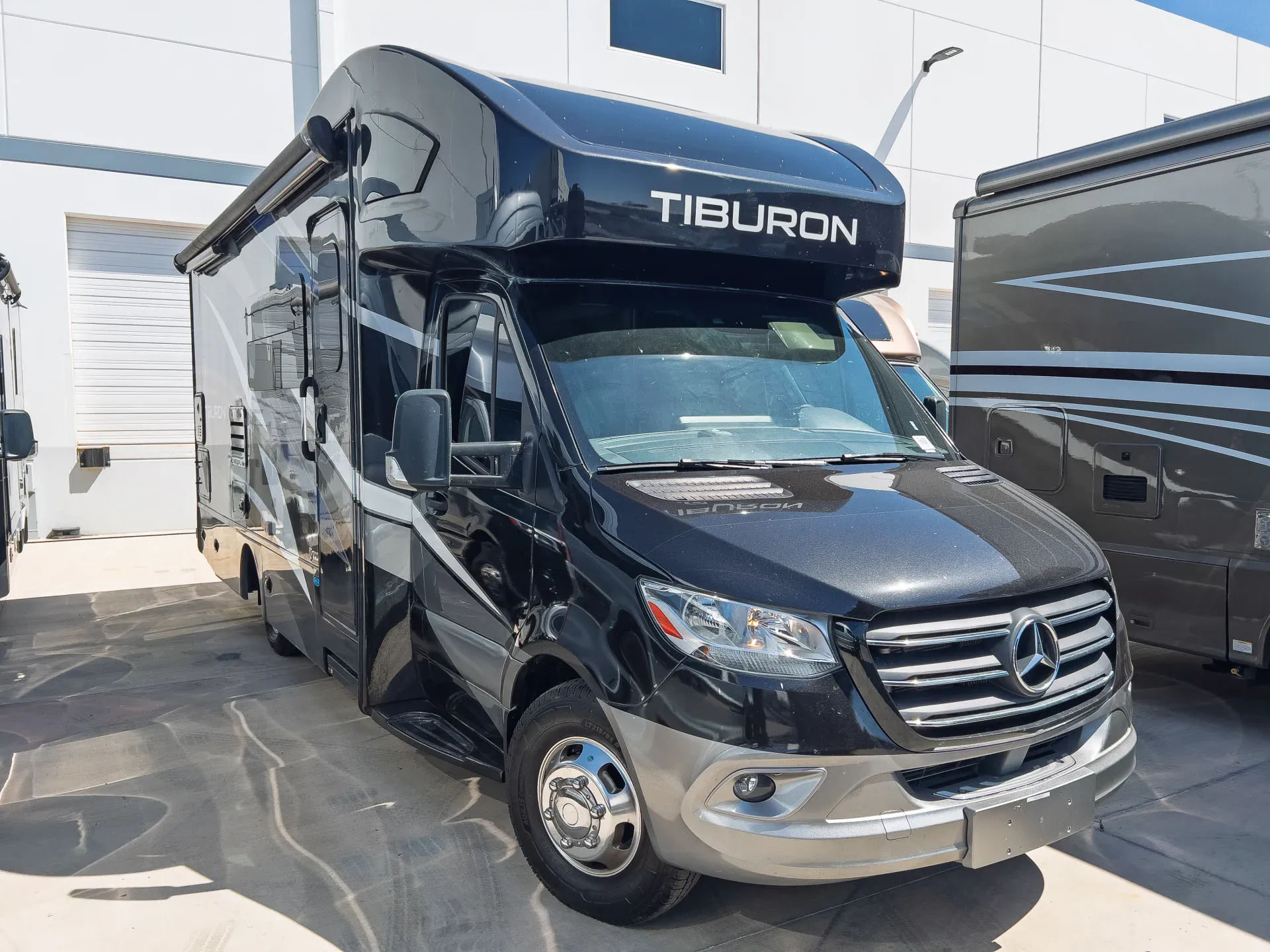 2022 Thor Motor Coach Tiburon 24FB - Photo 2