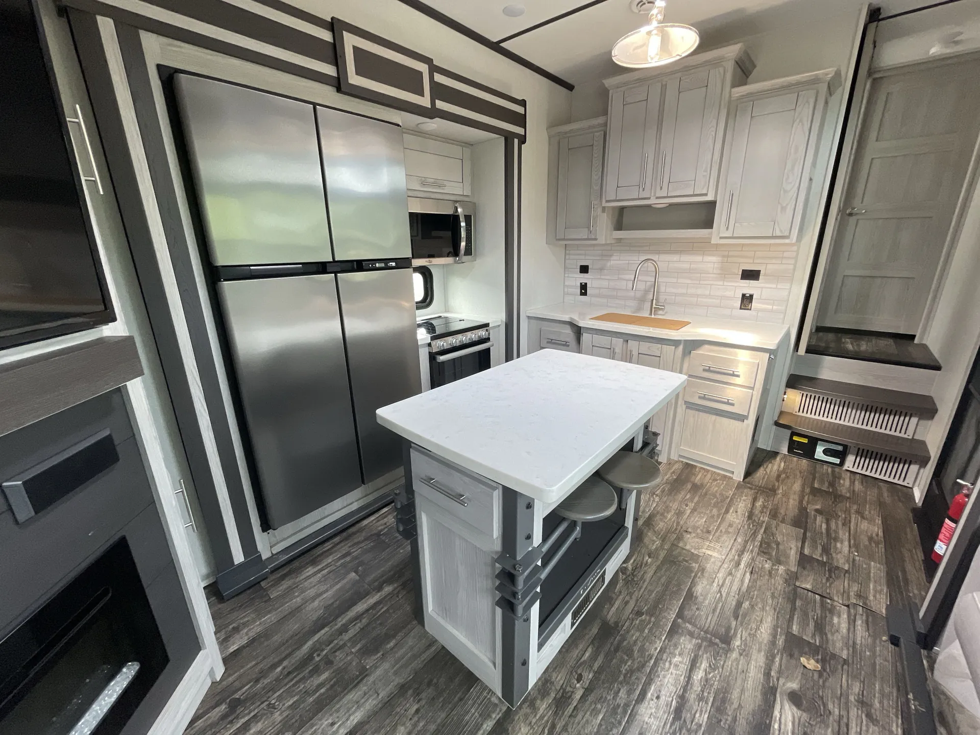 2021 Keystone Fuzion 419 — living area main