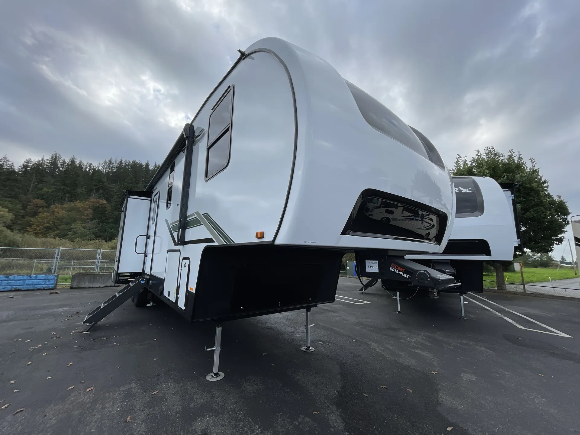 2025 Heartland Eddie Bauer Signature 3600LF - Photo 2