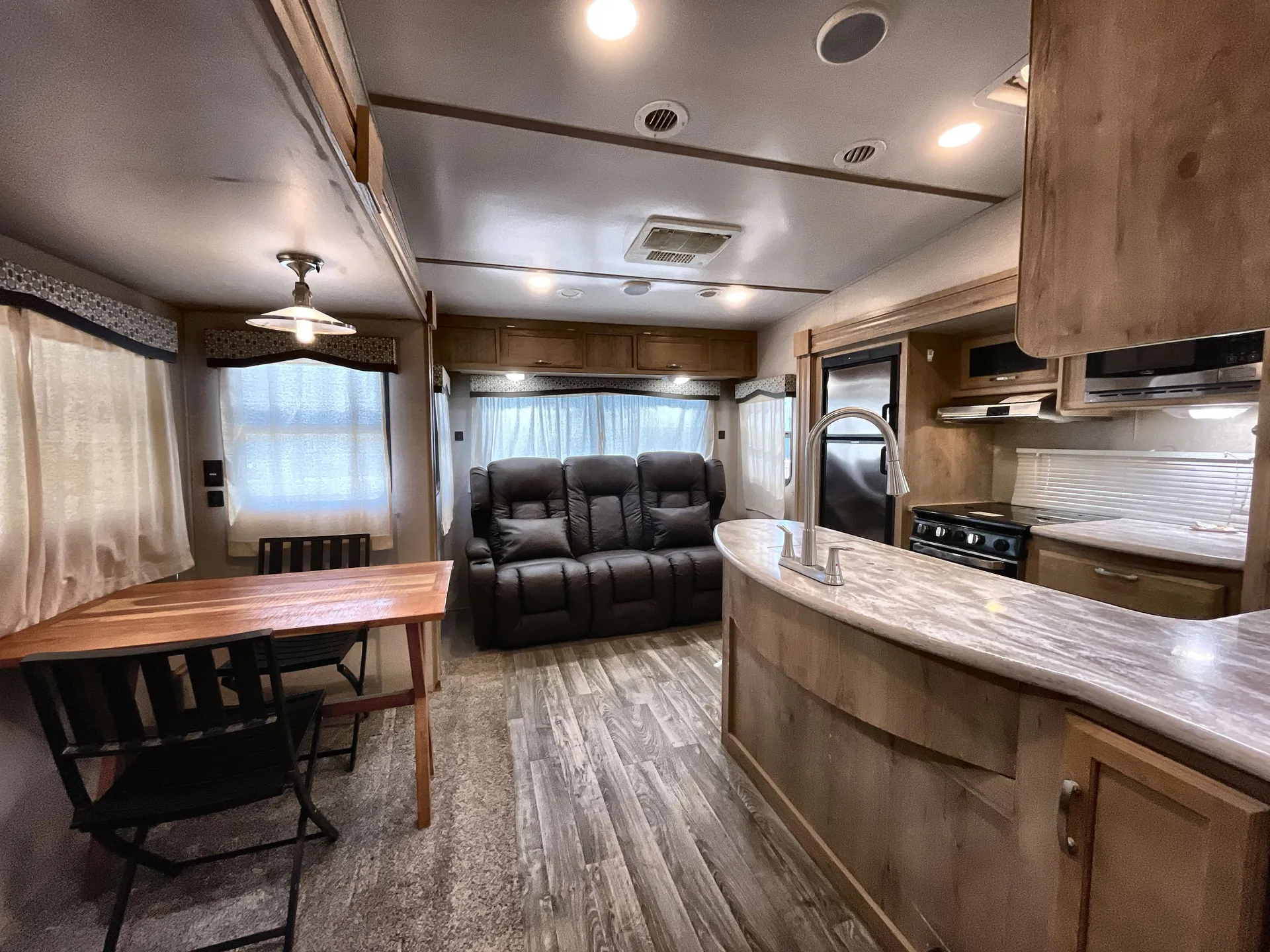 2020 Winnebago Minnie Plus 29MBH — living area main