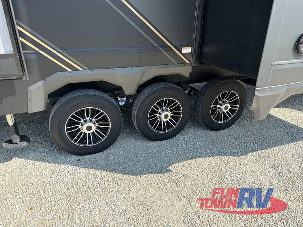 2026 Keystone Raptor 415, Photos photo 14