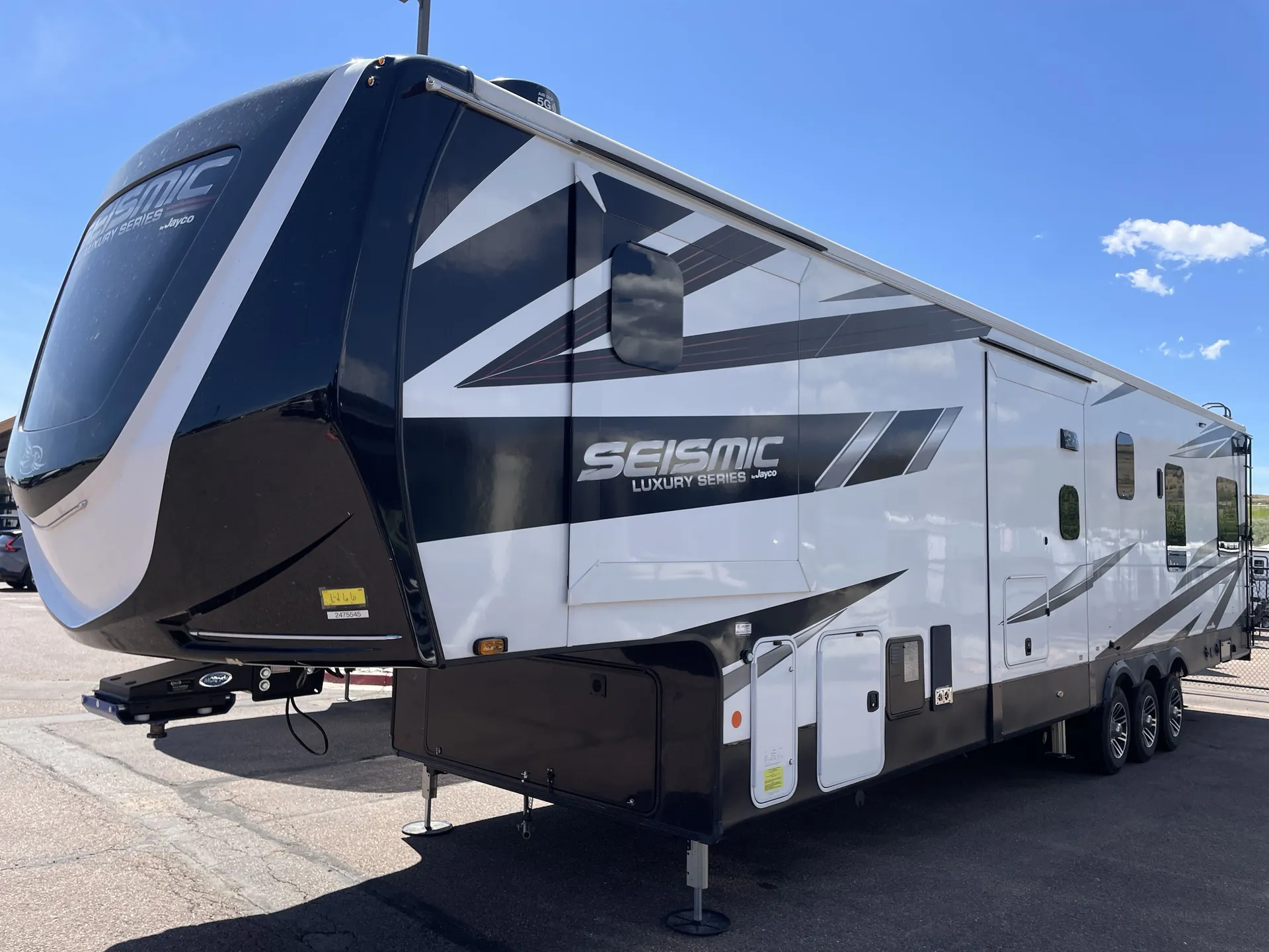 2025 Jayco Seismic 3815 — front