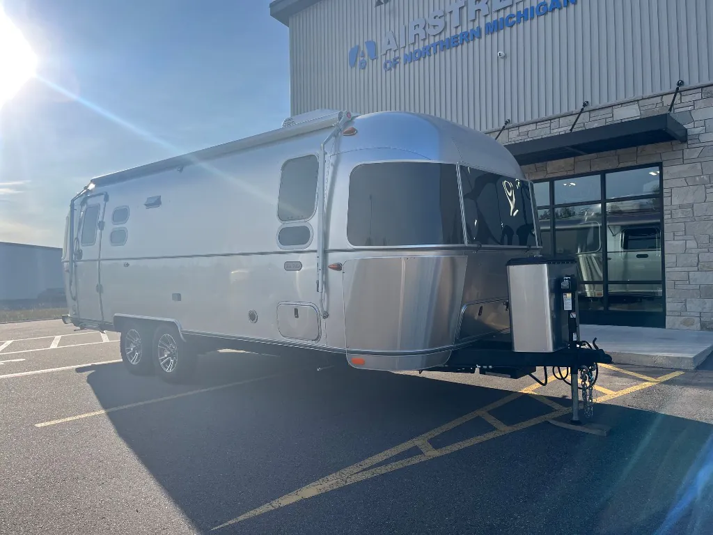 2024 Airstream Trade Wind 25FB - Photo 2