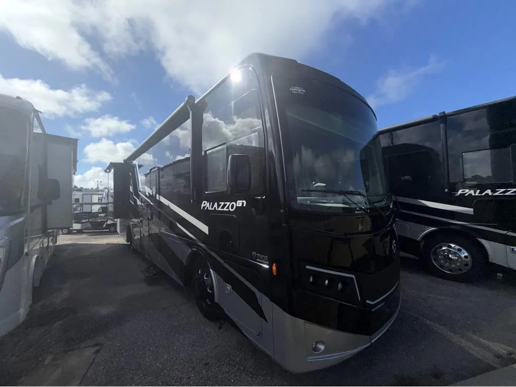 2026 Thor Motor Coach Palazzo GT 33.5 - Photo 2