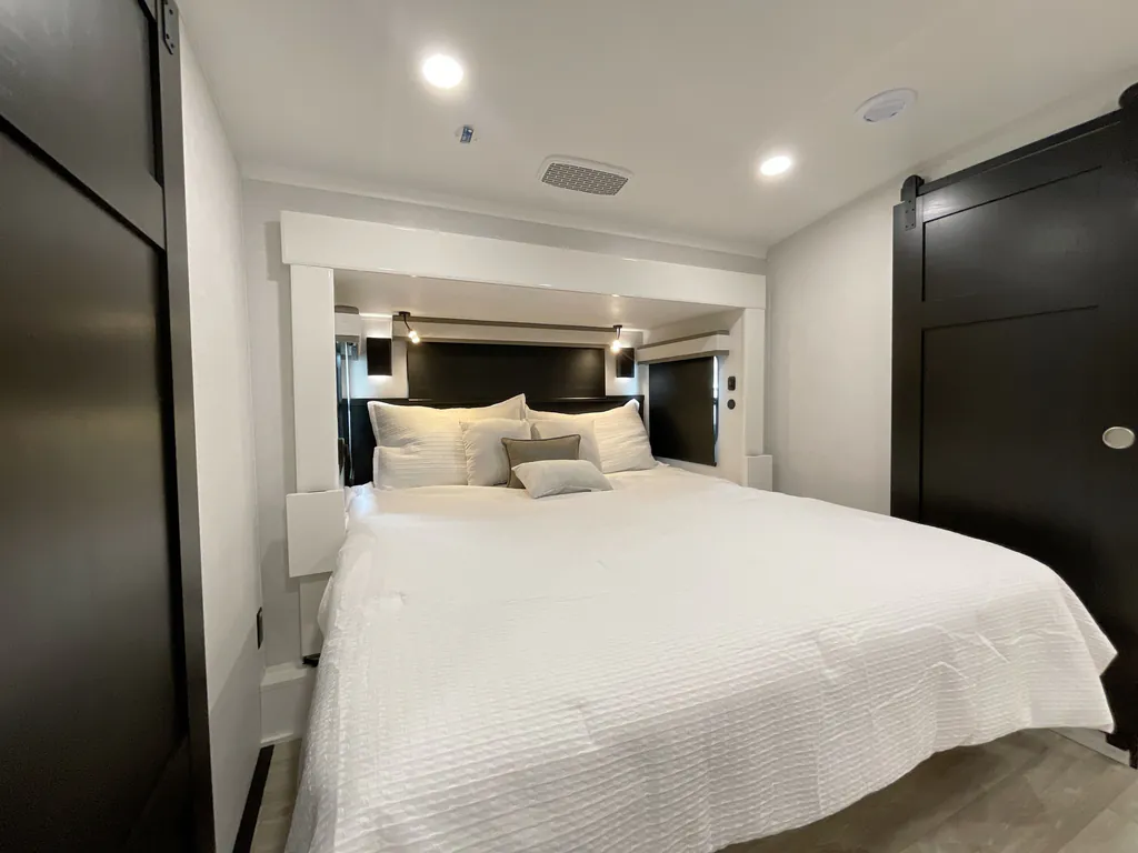 2027 Jayco Pinnacle 36FBTS, Photos photo 14