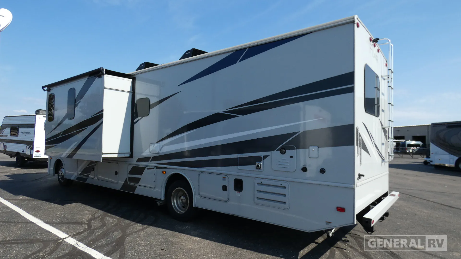 2024 Fleetwood Flair 33B6 - Photo 4
