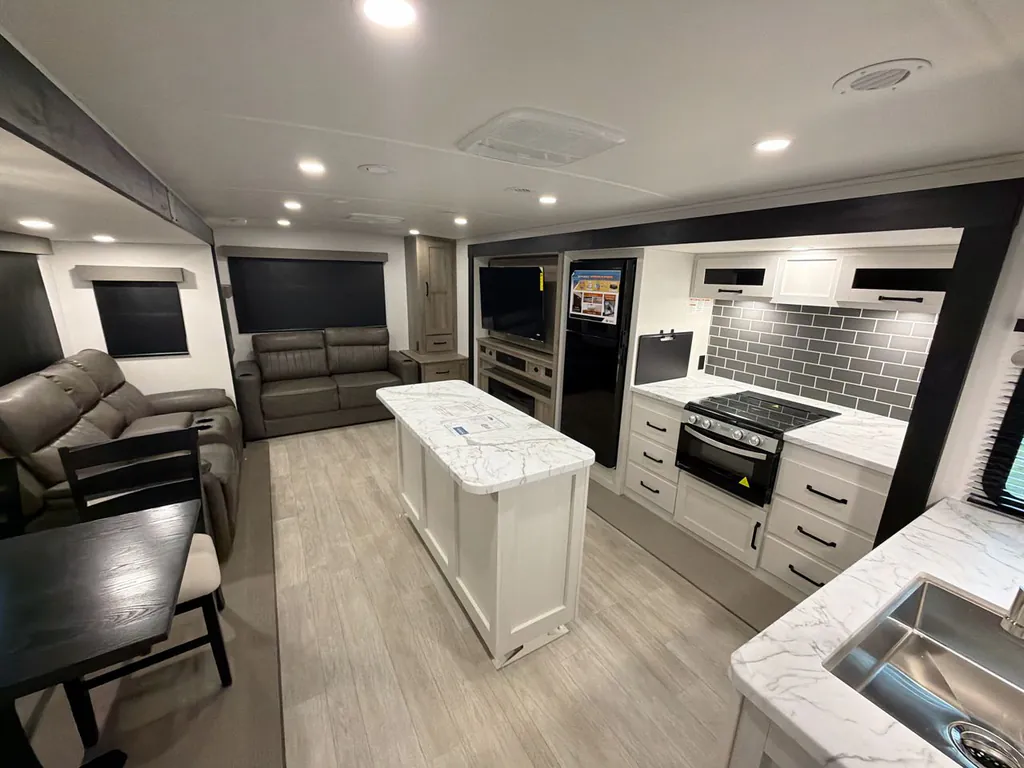 2026 Forest River Solaire 3380RLBT, Photos photo 10