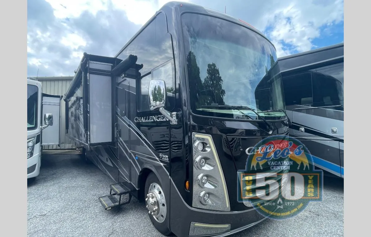 2022 Thor Motor Coach Challenger 37FH - Photo 2