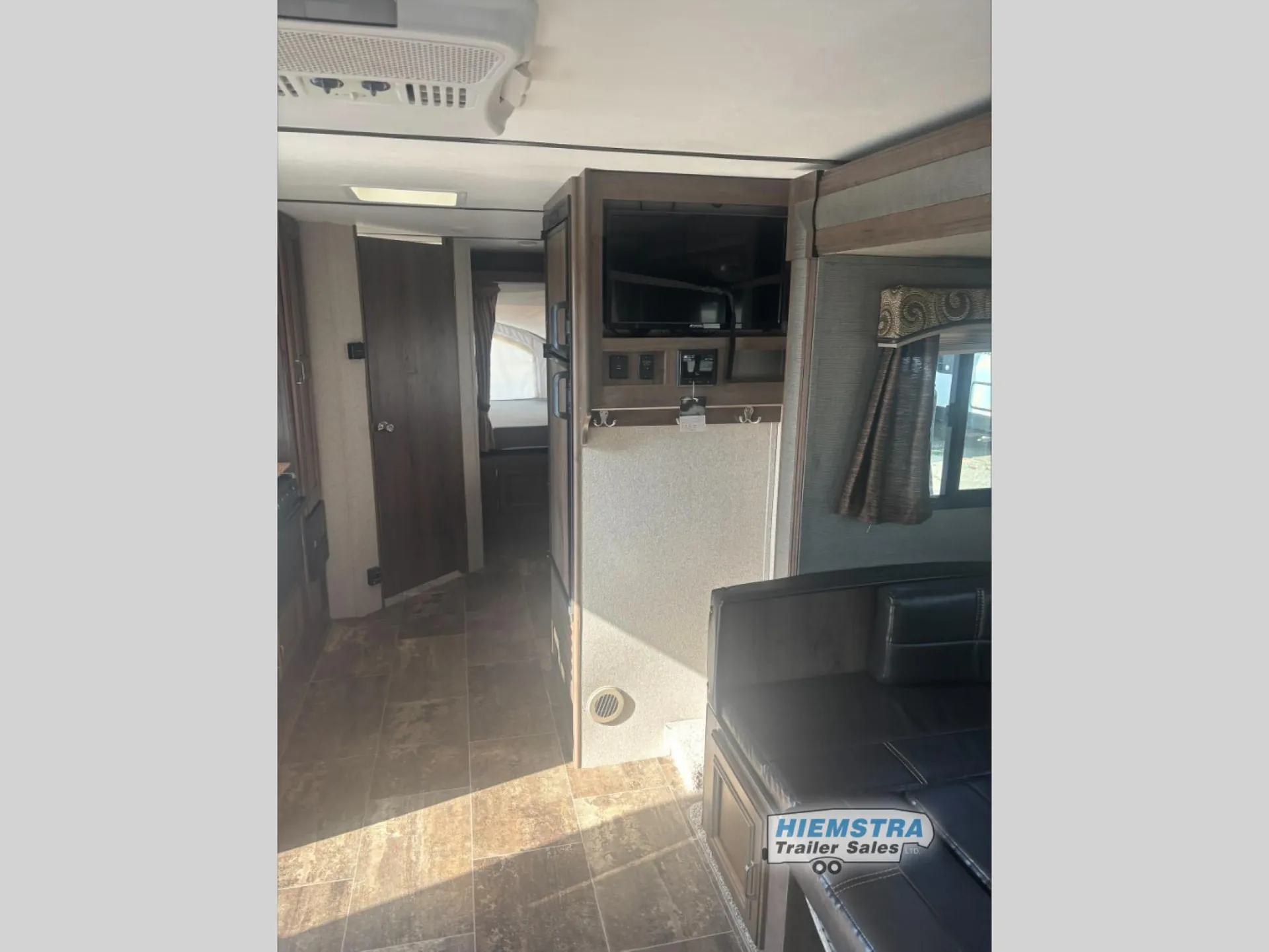 2018 Keystone Passport Express 217EXP - Photo 3