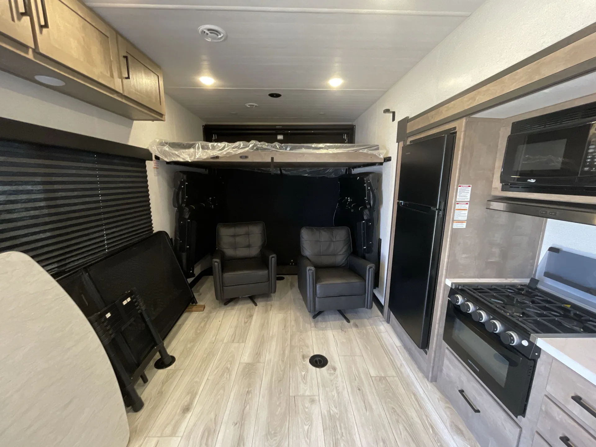 2025 Keystone Impact 2915 — living area main
