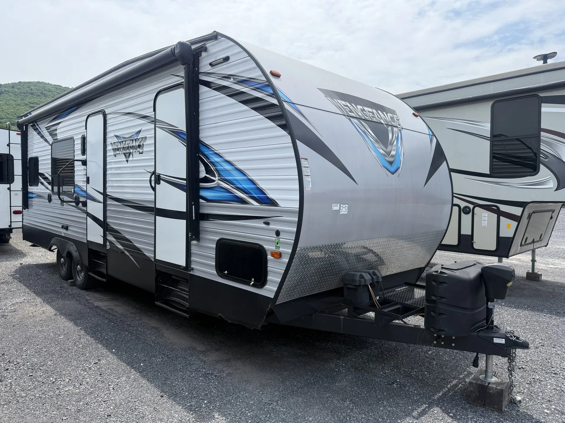 2017 Forest River Vengeance Rogue 25V