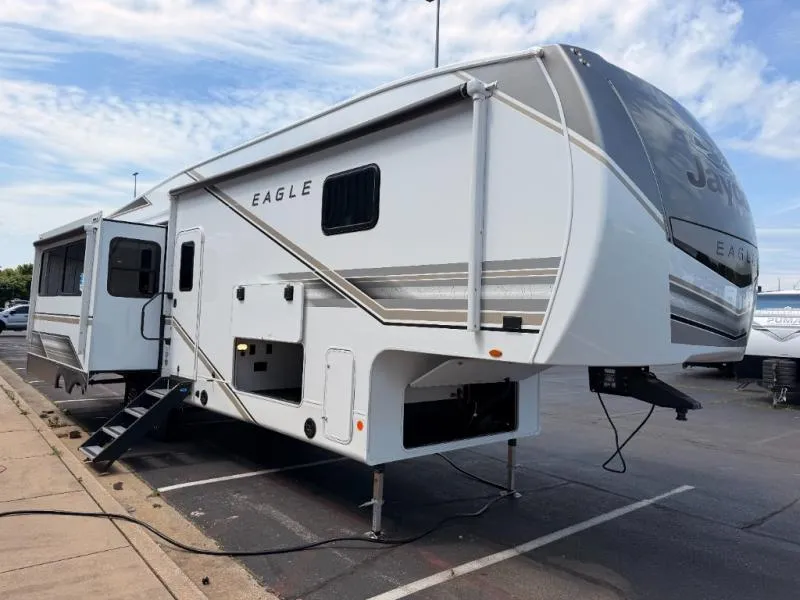 2027 Jayco Eagle 321RSTS - Photo 2