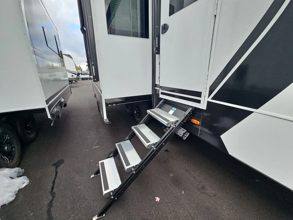 2026 Brinkley Model Z 3420, Photos photo 15
