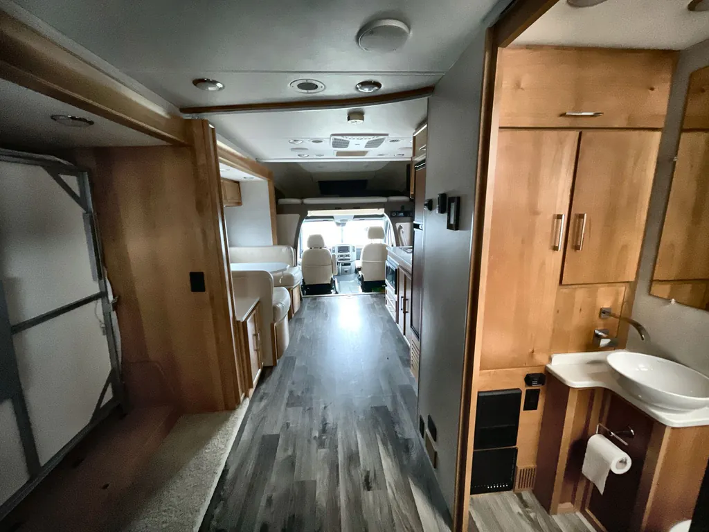 2019 Tiffin Wayfarer 24 FW, Photos photo 31