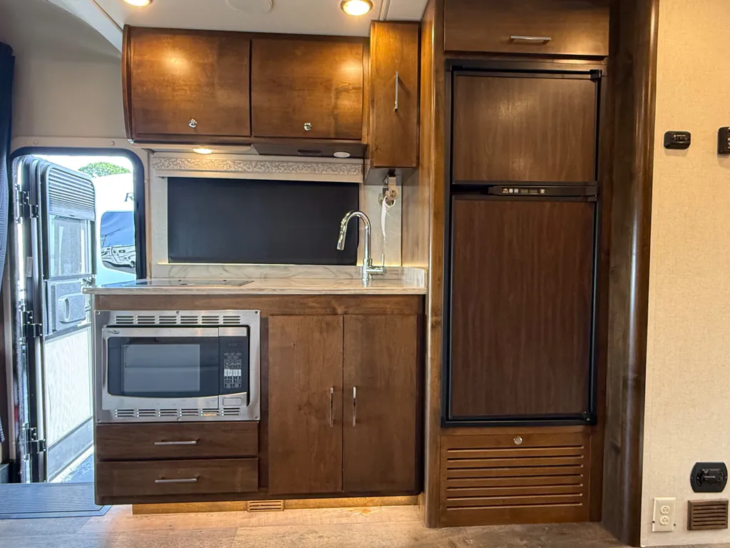 2019 Tiffin Wayfarer 24 FW, Photos photo 6