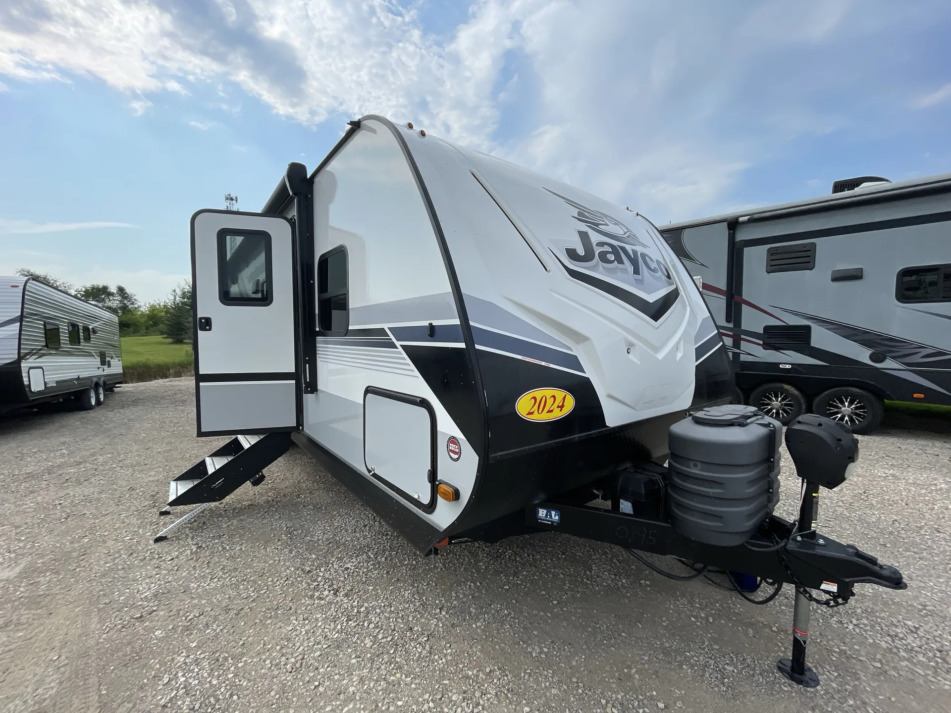 2024 Jayco Jay Feather 27BHB - Photo 2