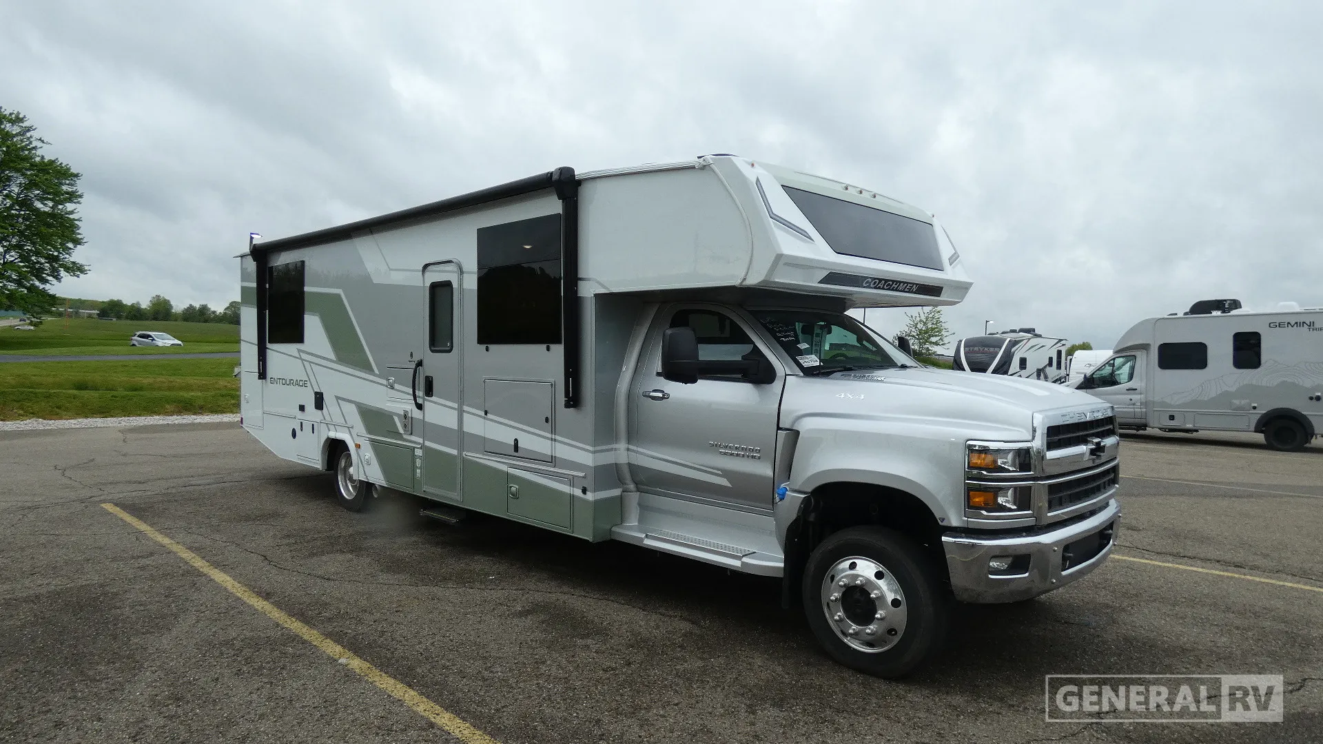 2026 Coachmen Entourage 320LV - Photo 2