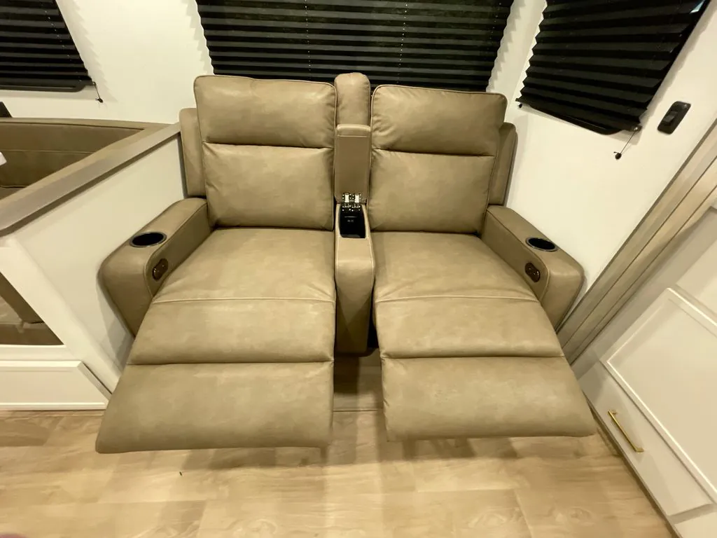 2027 Grand Design Transcend 335BHT, Photos photo 13