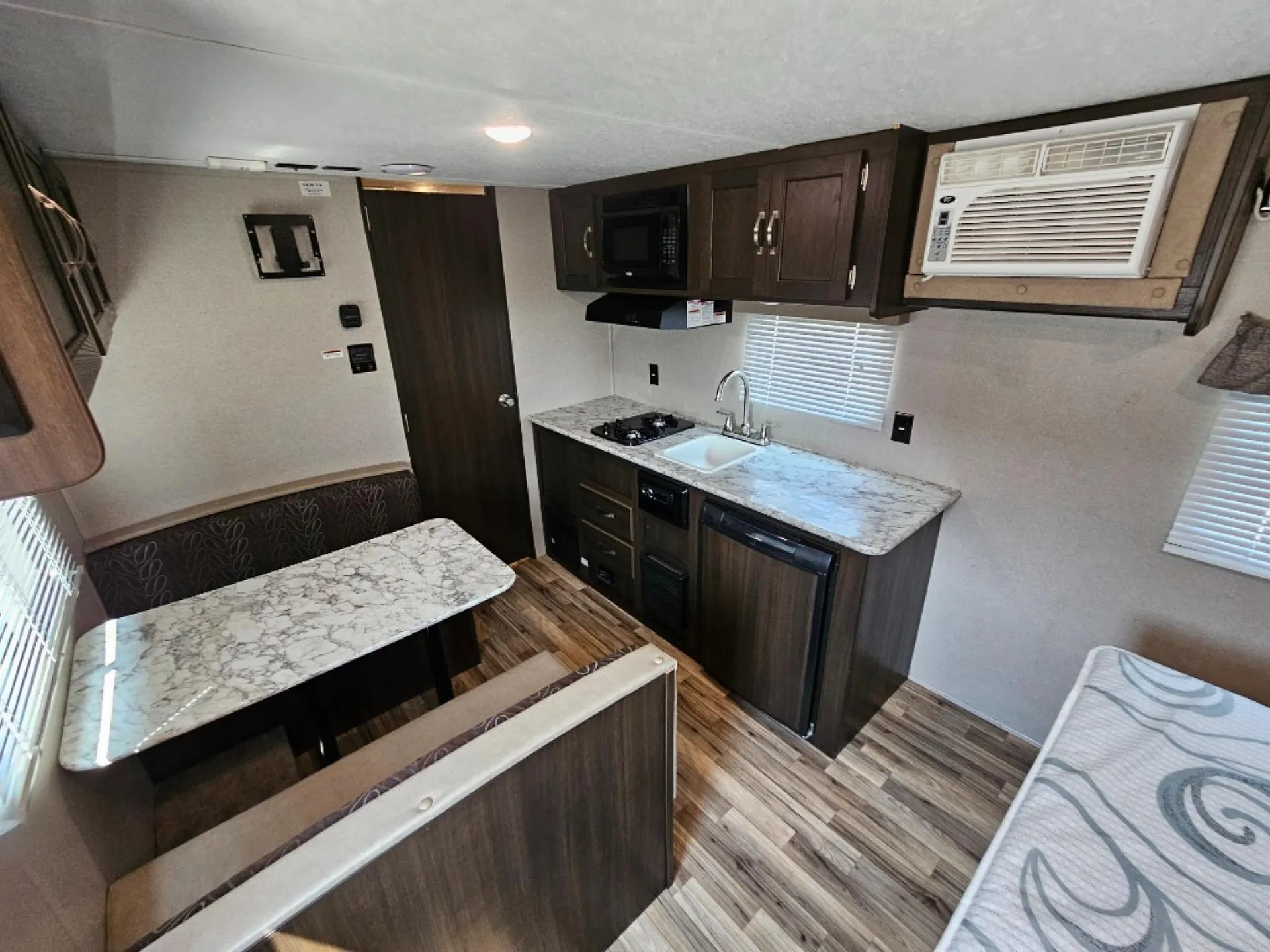 2019 Keystone Springdale Mini 1700FQ - Photo 4