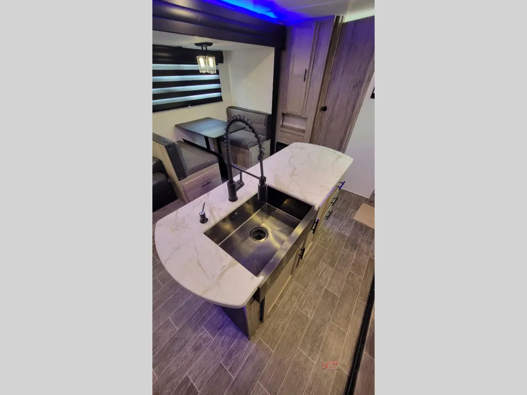 2022 Forest River Cherokee Alpha Wolf 33BH-L, Photos photo 14