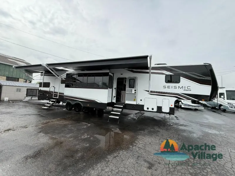 2026 Jayco Seismic 395 - Photo 4