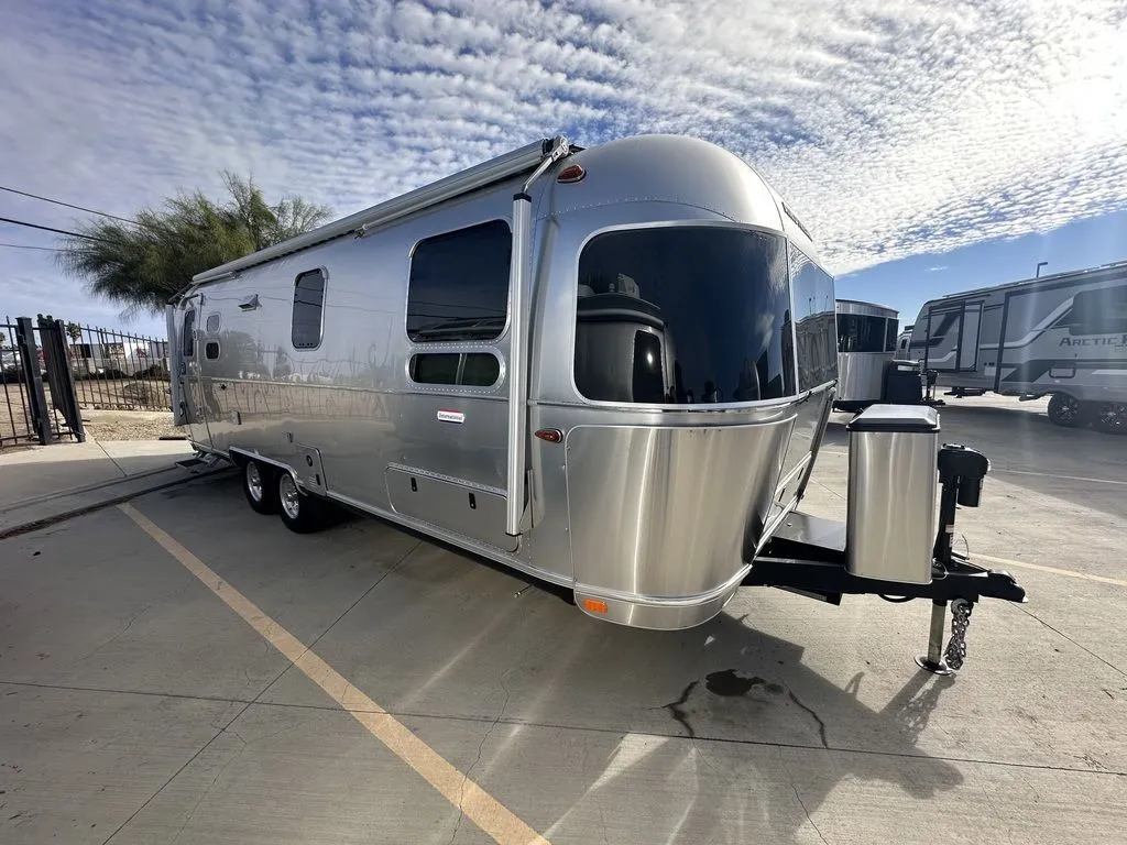 2026 Airstream International 27FB - Photo 2