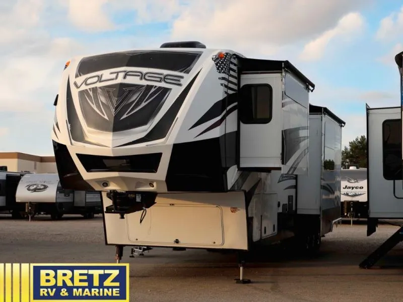 2015 Dutchmen Voltage V3970 - Photo 2