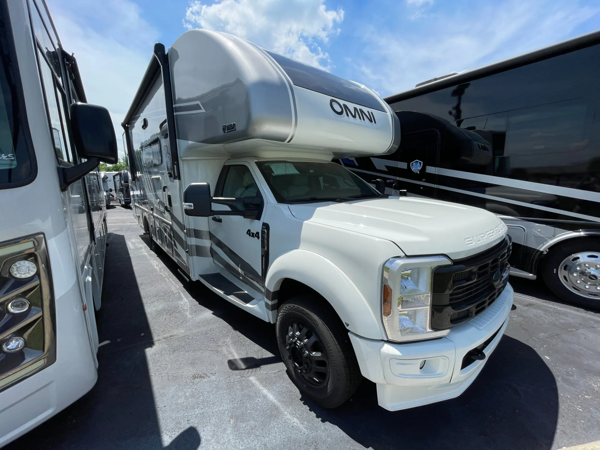 2026 Thor Motor Coach Omni Trail Z30 - Photo 2