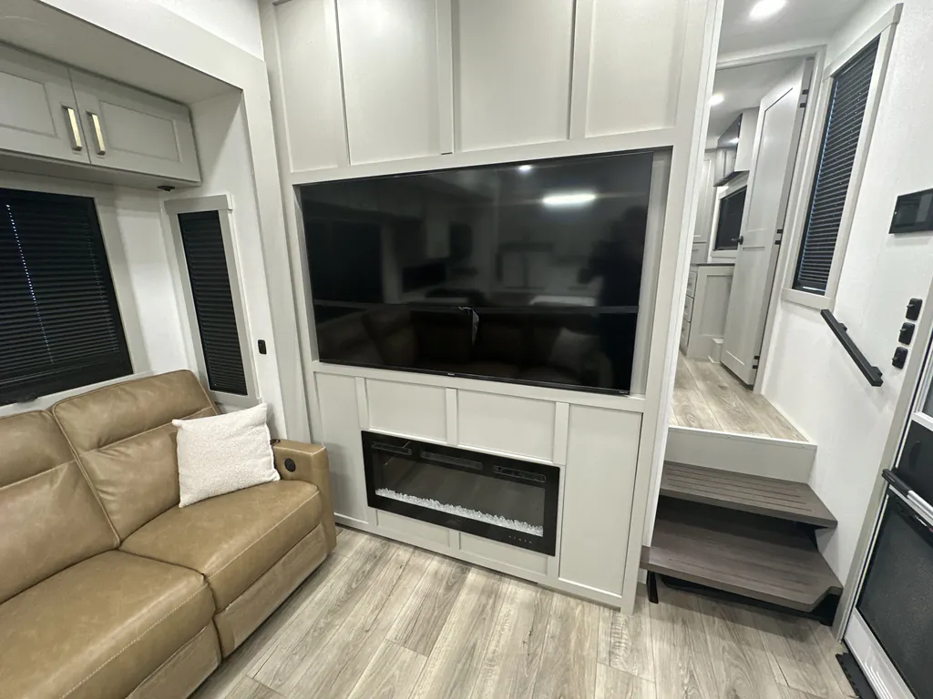 2025 Brinkley Model G 3950, Photos photo 13