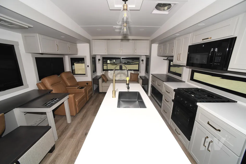 2026 Brinkley Model Z 3600, Photos photo 12