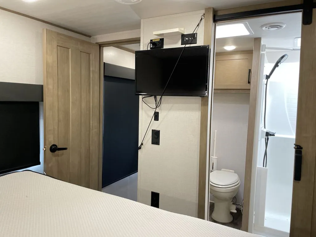 2022 Keystone Raptor 351, Photos photo 32