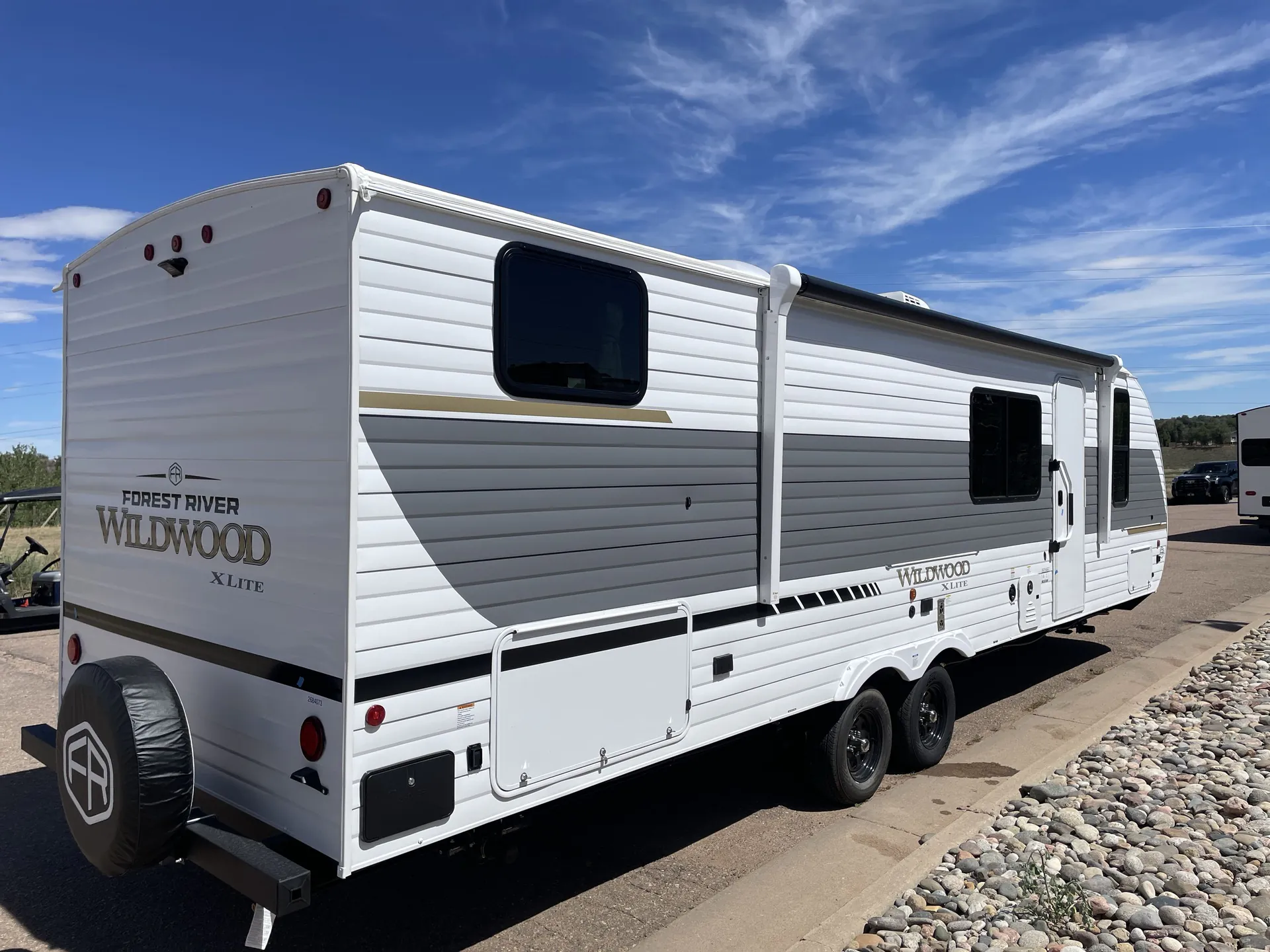 2027 Forest River Wildwood X-Lite 273QBXL — off campside