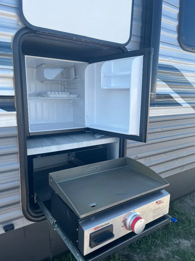 2024 Coachmen Catalina Legacy Edition 333FKTS, Photos photo 10