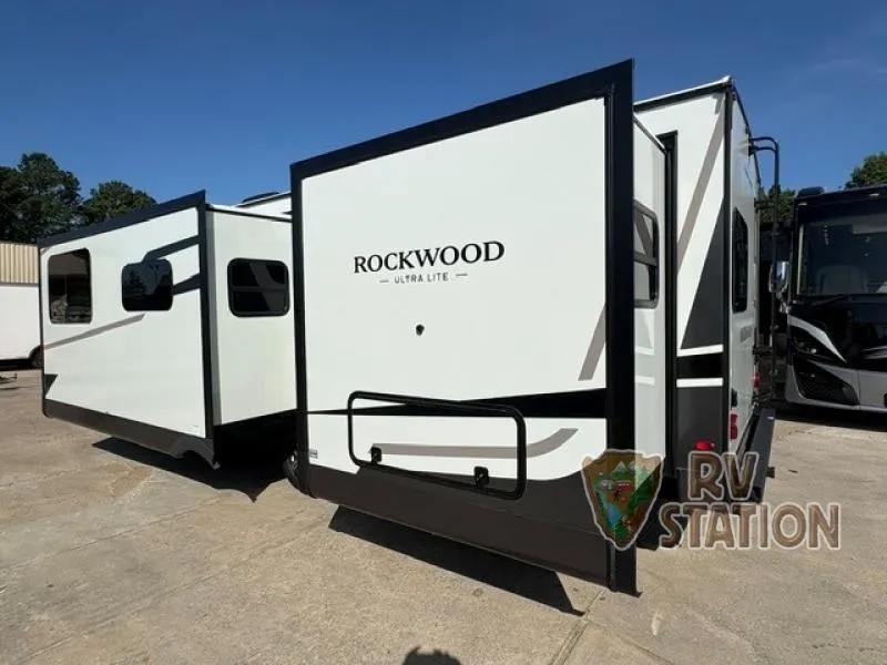 2027 Forest River Rockwood Ultra Lite 2608BS - Photo 4